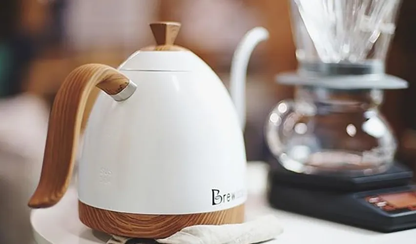 Pour Over Kettle Buying Guide: How to Choose Between Temperature Control and Water Flow Control?