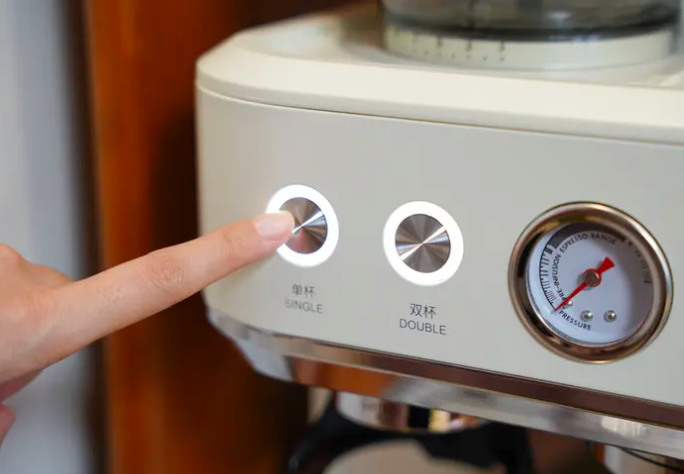Home Espresso Machine Buying Guide: Differences Between Semi-Automatic and Fully Automatic Machines & Brewing Techniques