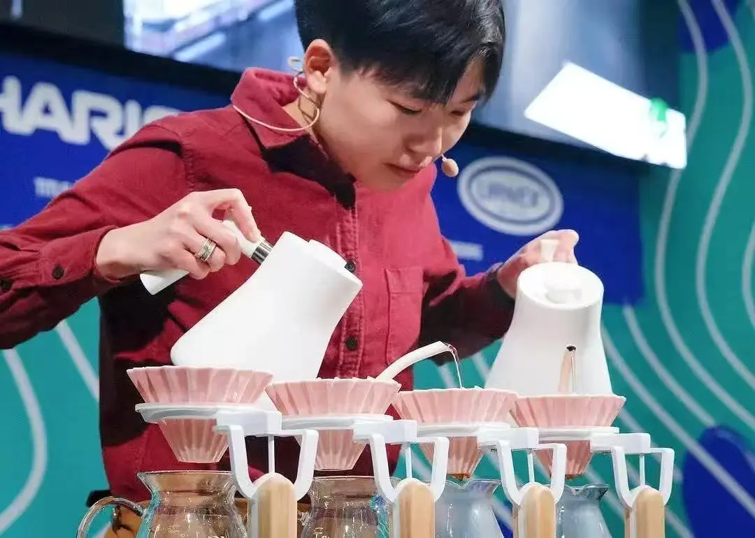 Variable Temperature Pour Over Technique: Three Low-Temperature Staged Methods to Enhance Geisha Floral Aroma and Fruit Notes