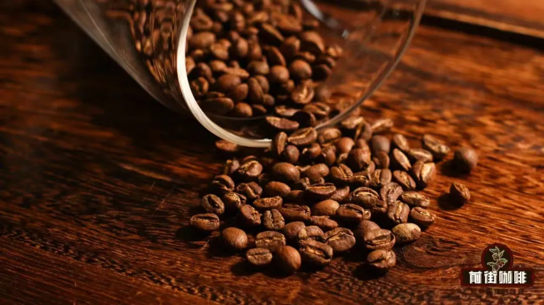 Is latte art on light roast beans prone to bubble collapse? Master 3 techniques to improve milk foam stability and latte art longevity
