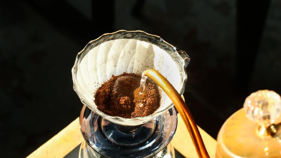 Beginner's Guide: How to Adjust Pour Over Coffee Parameters Based on Roast Level and Bean Density
