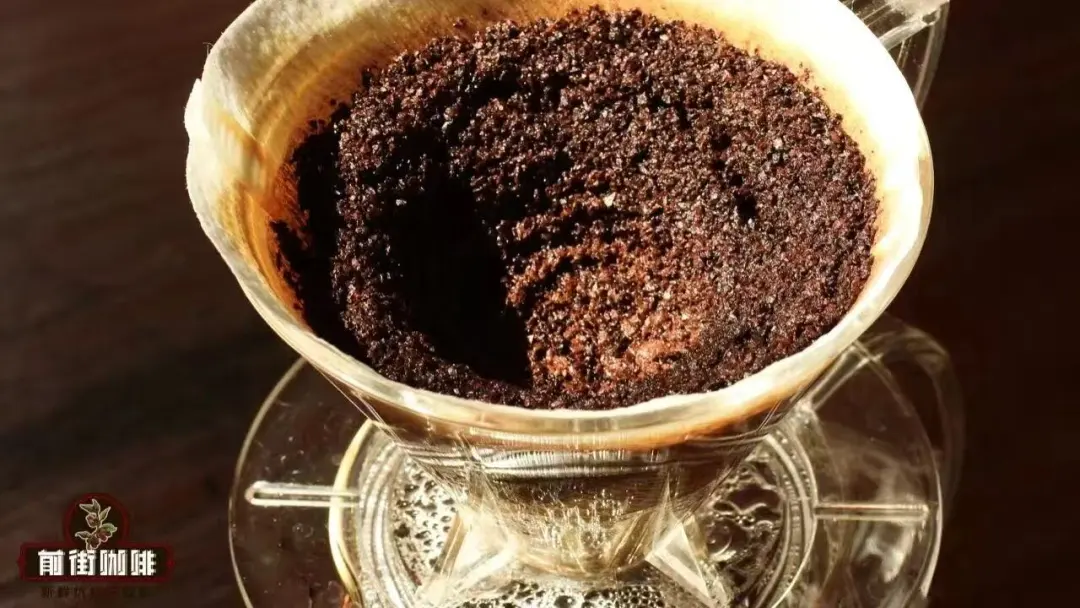The Truth About Flat Pour Over Coffee Beds: 3 Tips to Create a Beautiful Deep Cone for Better Extraction