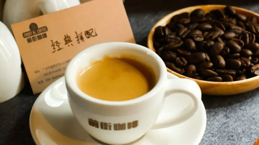Beginner's Guide to Latte Art: A Complete Breakdown of Steam Frothing and Pouring Techniques