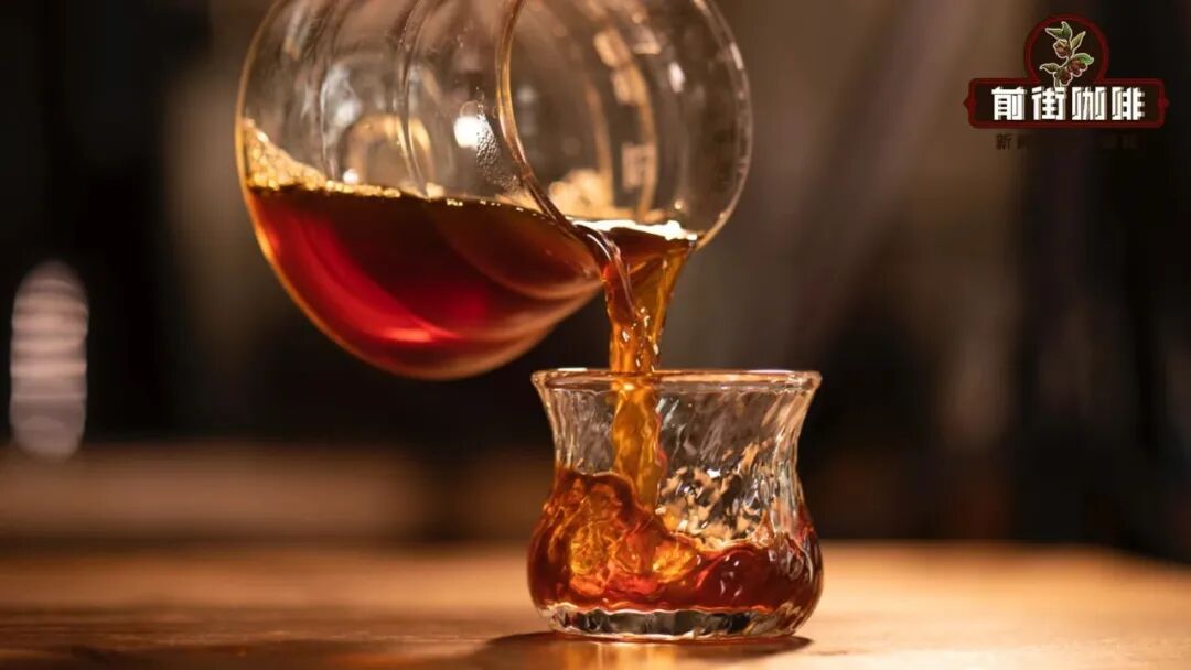 What should you do when your pour over coffee cools down? Reheat it or add ice? A complete breakdown of flavor changes and handling techniques