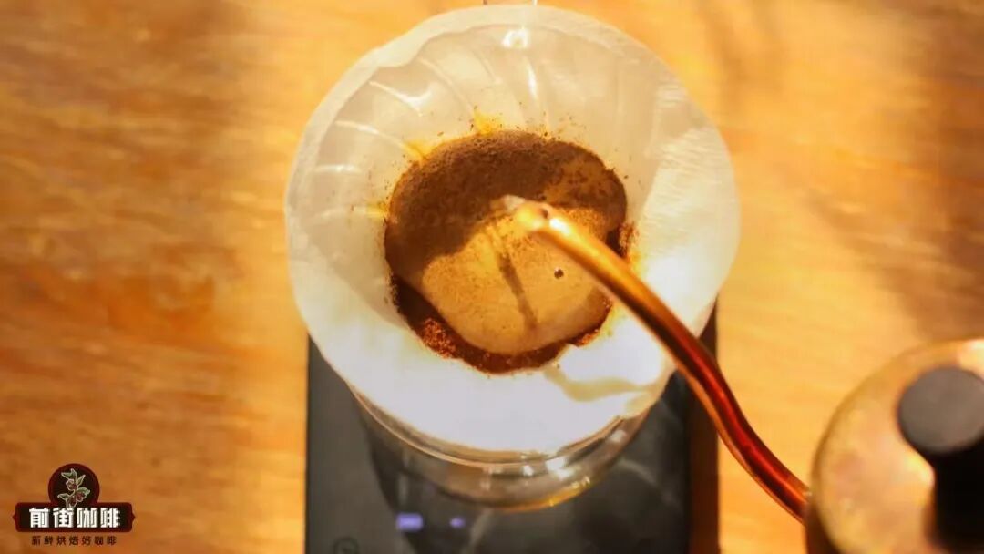 Is using too much coffee grounds in pour over brewing over-extracted? A guide to techniques and parameter adjustments for multi-serving brews
