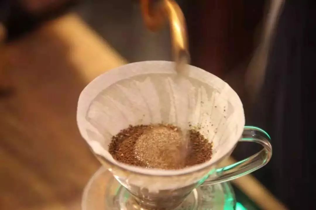 The Complete Guide to Blooming in Pour Over Coffee: Master This Step to Enhance Aroma and Flavor Layers