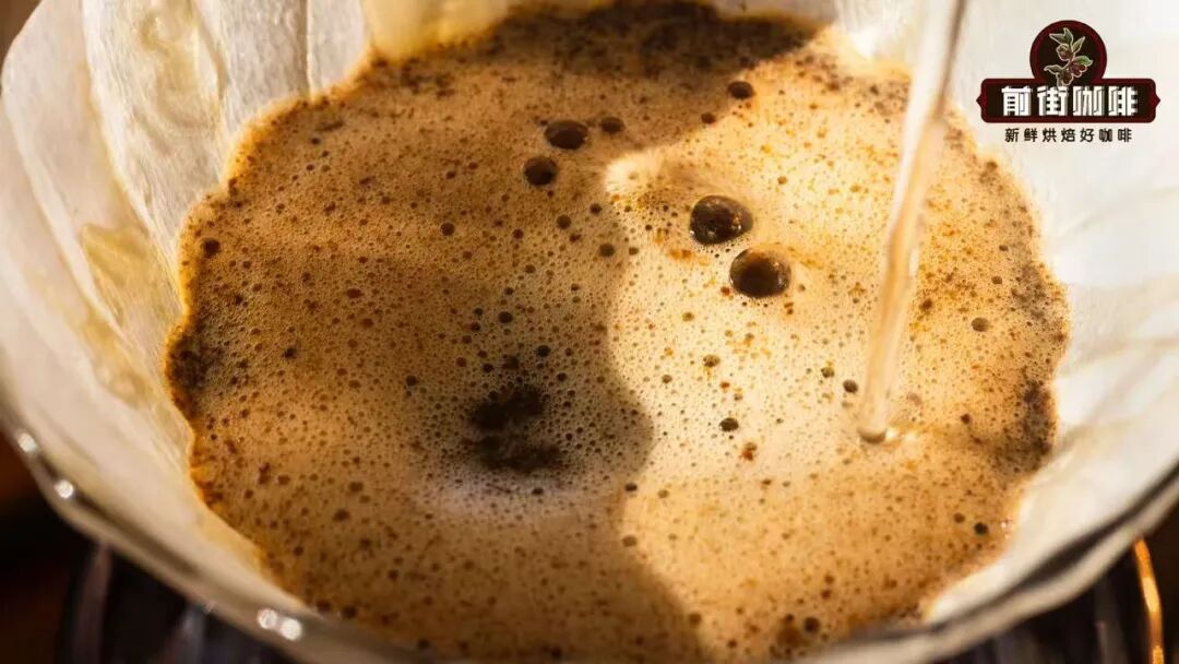 Hand Pouring Coffee Bed Observation Technique: Understanding Extraction Status from Bloom to Channeling
