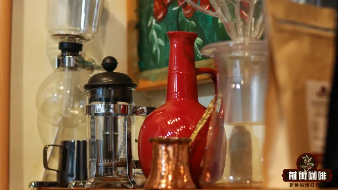 Coffee Equipment Selection Guide | Why Do Professional Shops Prefer Pour Over? What’s the Difference Between Siphon and French Press