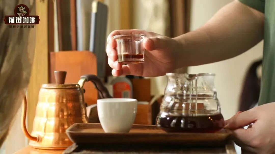 Pour Over Coffee Tasting Tips: Can Drinking Iced Water Really Enhance Flavor Perception?