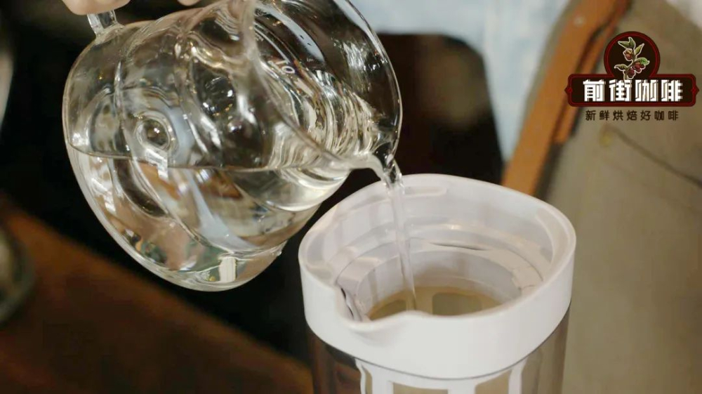 Complete Guide to Making and Storing Cold Brew Coffee: Reasons for Low Acidity and Flavor Shelf Life