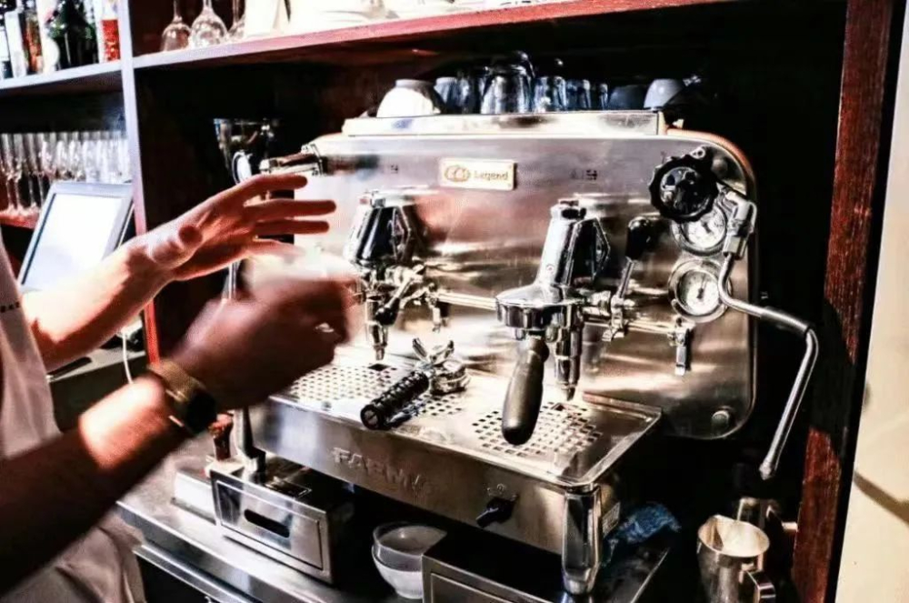 From Steam Engines to E61: The Evolution of Espresso Machines and an Analysis of Semi-Automatic Brands