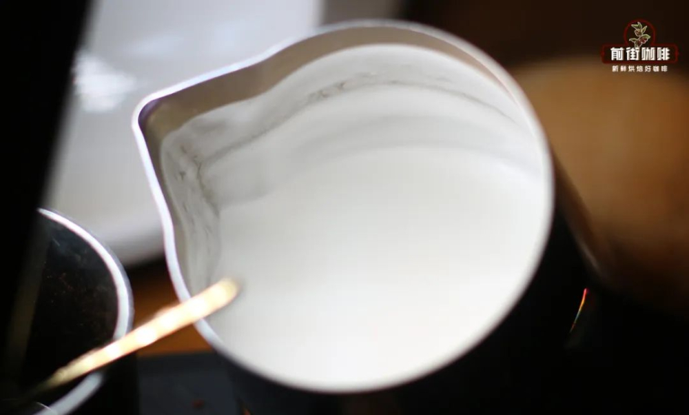 Essential for Beginners: Latte Milk Frothing Techniques and Microfoam for Latte Art