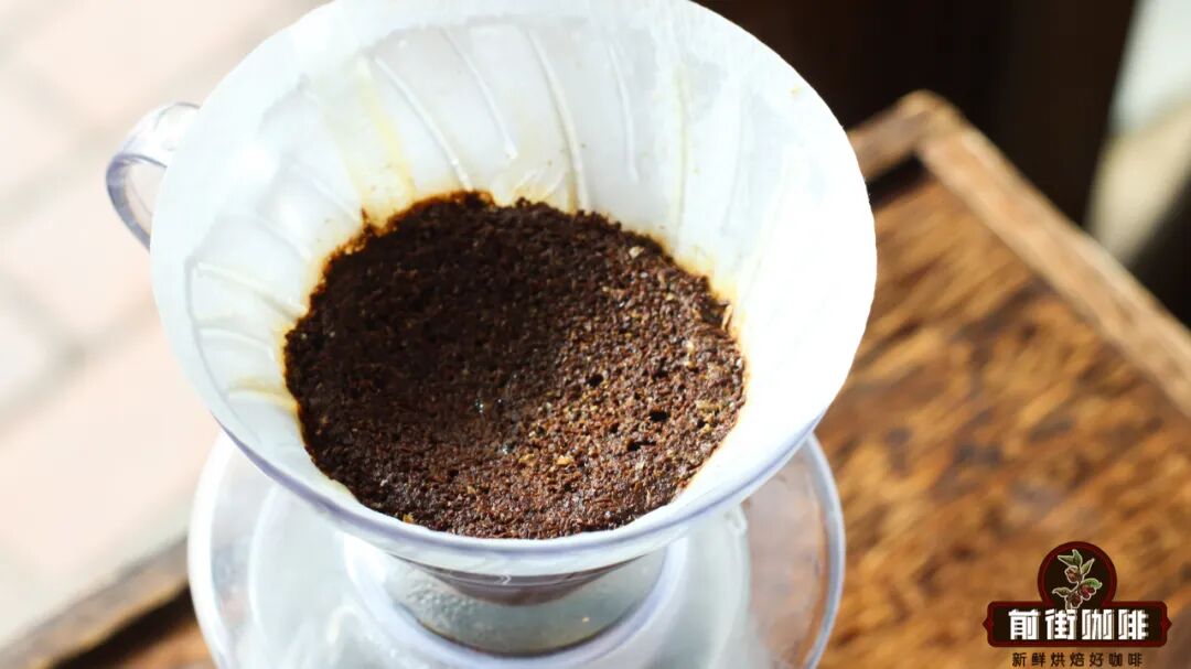 Pour Over Coffee Blooming Techniques: Master Water Pouring Methods and Timing to Enhance Extraction Flavor