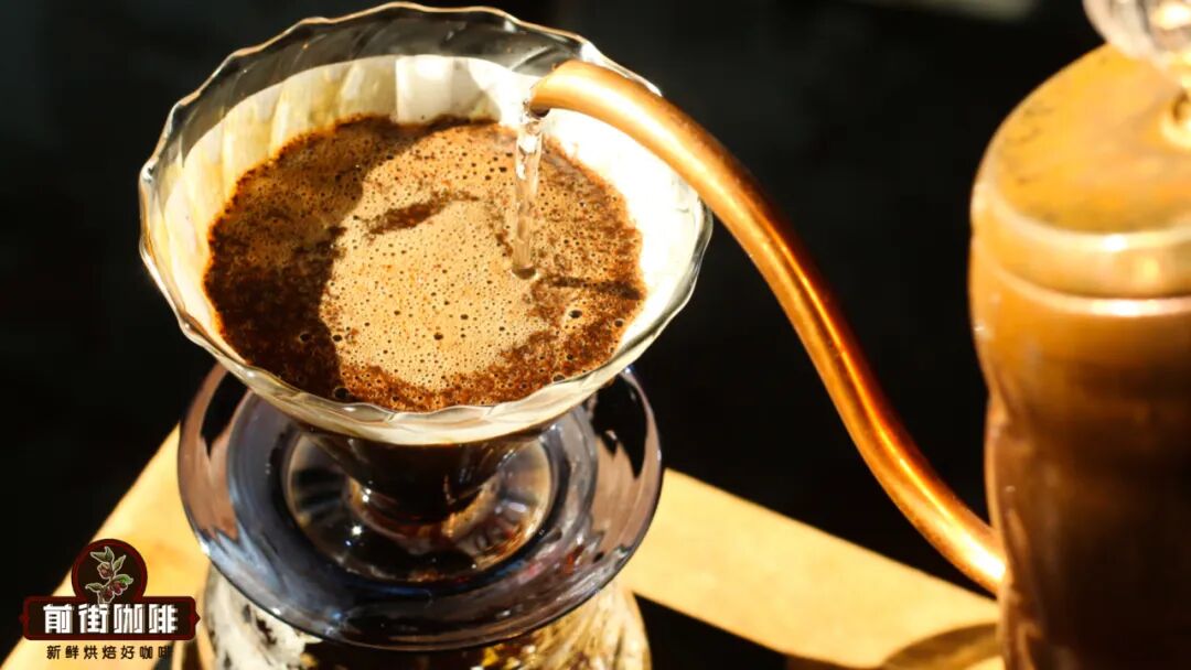 Pour Over Coffee Blooming Techniques: Master Water Pouring Methods and Timing to Enhance Extraction Flavor
