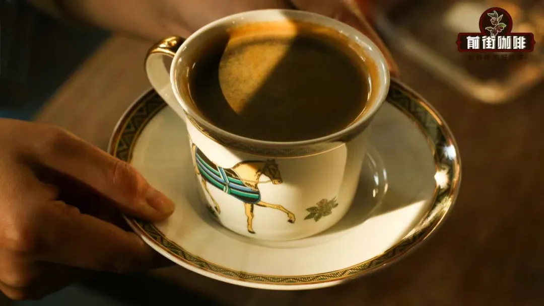 Hot Americano vs Iced Americano: How to Choose? A Complete Guide to Optimal Water Temperature and Flavor Differences