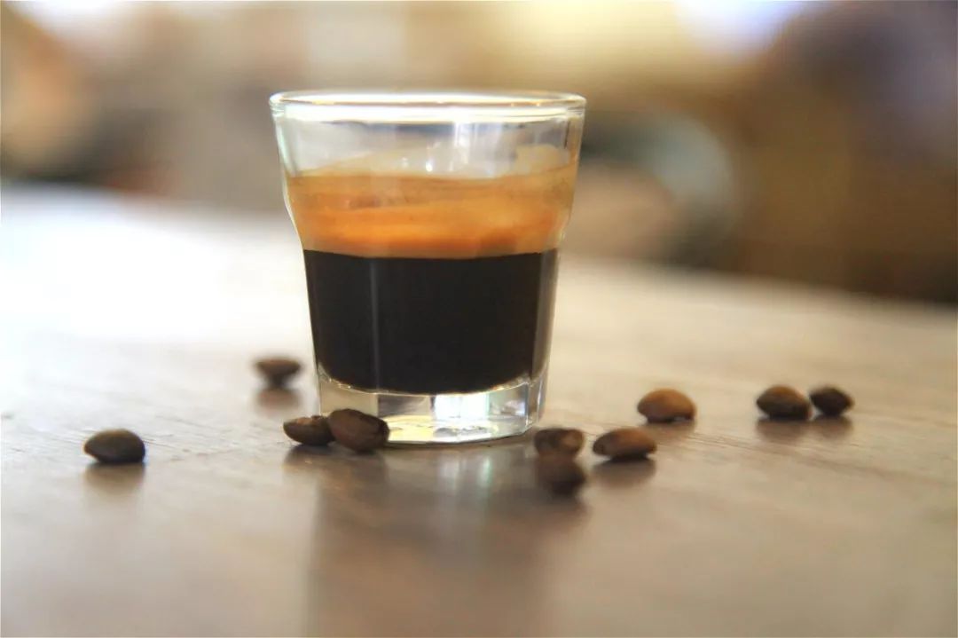 How to choose Italian-style blended coffee beans? SOE vs. blended beans: suitable scenarios and latte recommendations