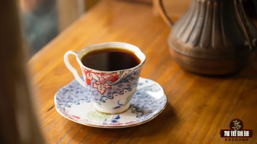 The Big Reveal on Pour Over Coffee Cup Shapes: How Different Cup Types Affect Flavor Experience?