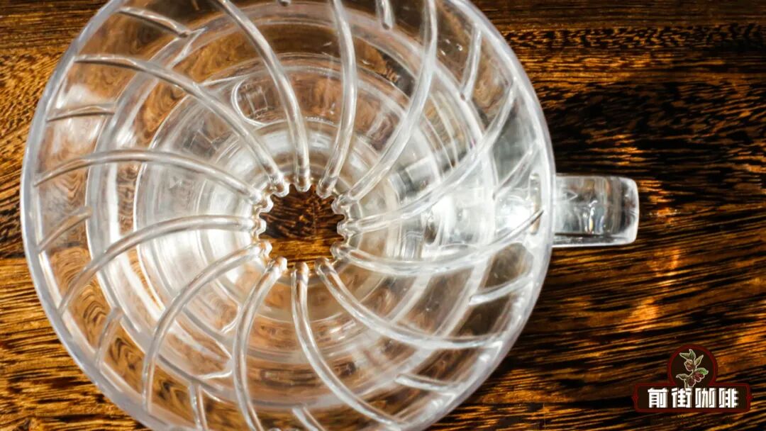 A Comprehensive Guide to the V60 Dripper｜Design Advantages & Beginner’s Pour Over Handbook