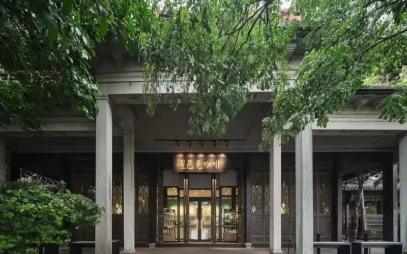 Starbucks takes over COSTA's former West Lake location: Behind the shift from red-white signage to the mermaid logo lies a market transformation
