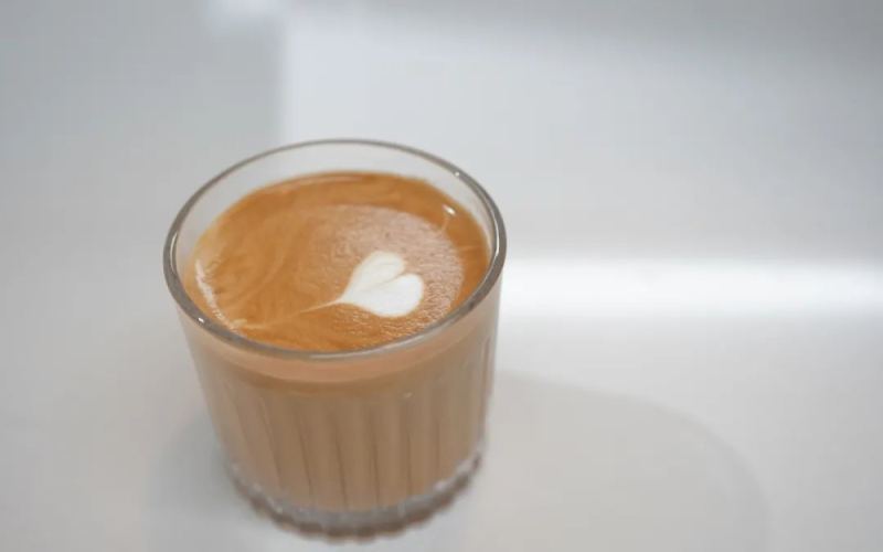 Flat White Recipe Revealed: A Complete Guide to Espresso Ratio and Milk Frothing Techniques