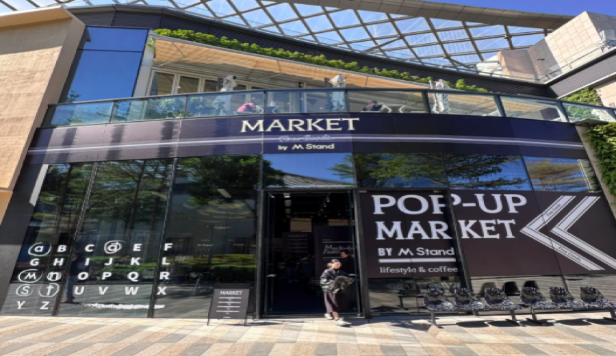 M Stand's Guangzhou pop-up store focuses on merchandise, with coffee given as a freebie sparking discussions about brand positioning