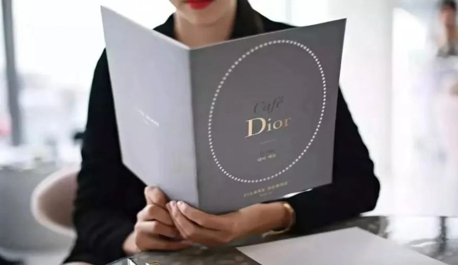 Dior's first coffee shop in China opens！ Fortune - god worship ceremony unexpectedly goes viral. What's the luxury brand's strategy for crossing over into the coffee business?