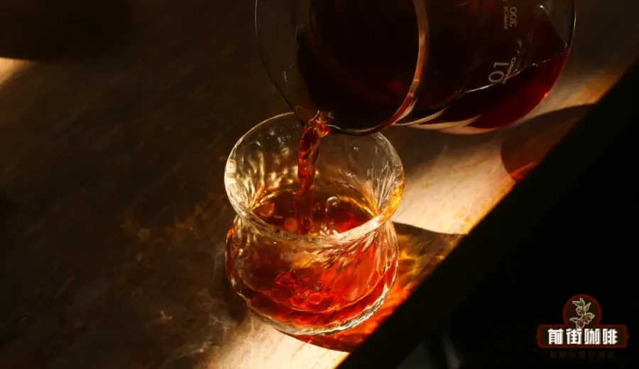 Does the color of coffee liquor relate to its quality? Analyzing the reasons behind cloudy and clear pour-over coffee
