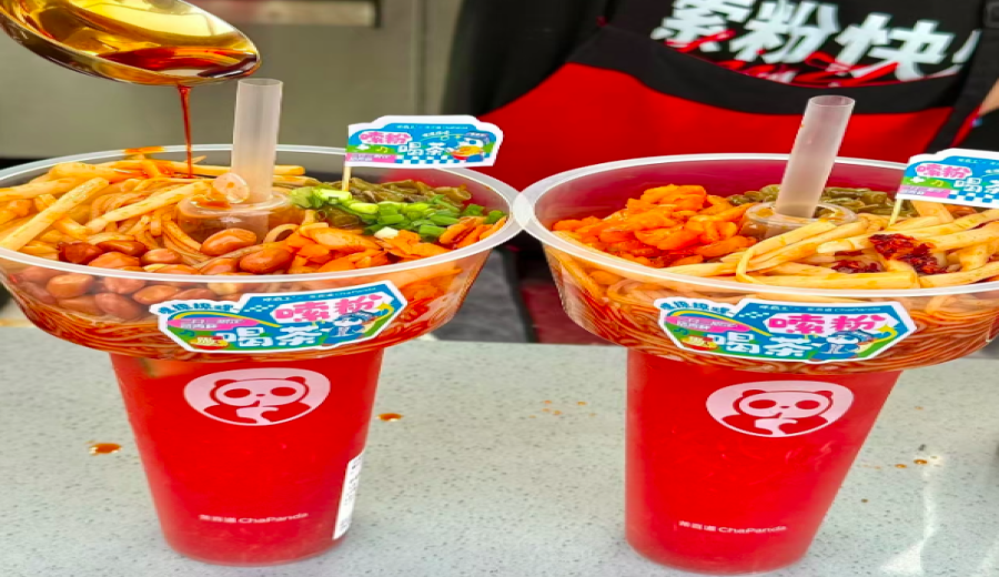 TeaBai Dao X Luobawang Cross-Brand Collaboration！ How to Drink Snail Noodle Milk Tea? A Creative Breakdown of Eating Noodles While Sipping Tea