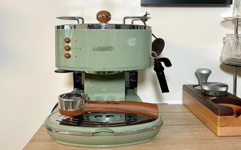 Troubleshooting Three Blinking Lights on De'Longhi Coffee Machine & Guide to Using Nespresso Dolce Gusto Capsule Machine