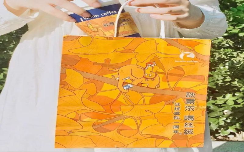Why did Luckin Coffee’s packaging design go viral? The marketing psychology behind reusing paper bags