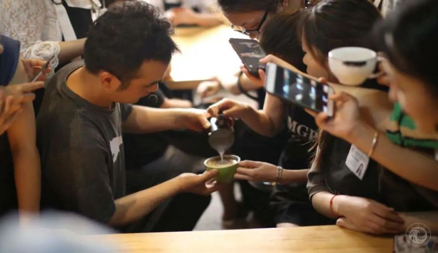 Coffee Shop Startup Guide: Key Strategies and Risk Management from Losses to Profitability
