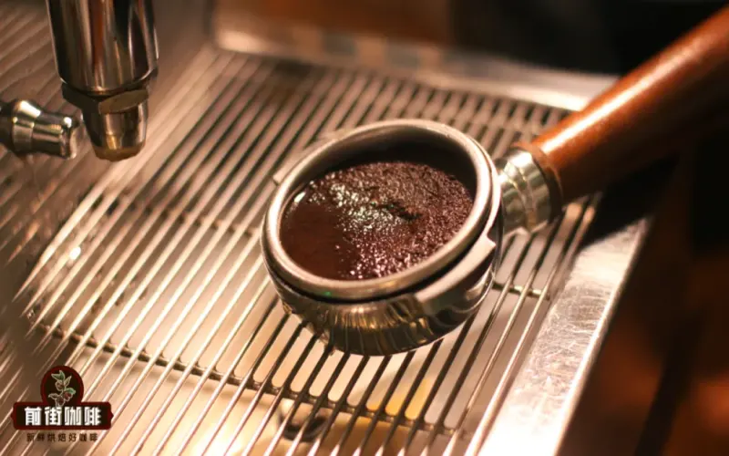 How to Solve Water Accumulation on the Coffee Puck After Espresso Extraction? 3 Main Causes and Practical Improvement Tips
