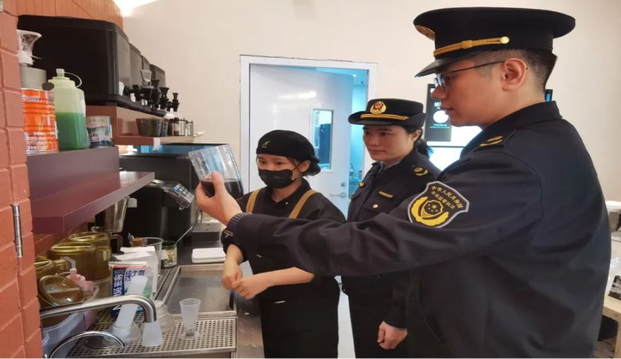Milk tea dyed with vegetable carbon black fined for violations – Black Coconut Strawberry Milk triggers food safety alert