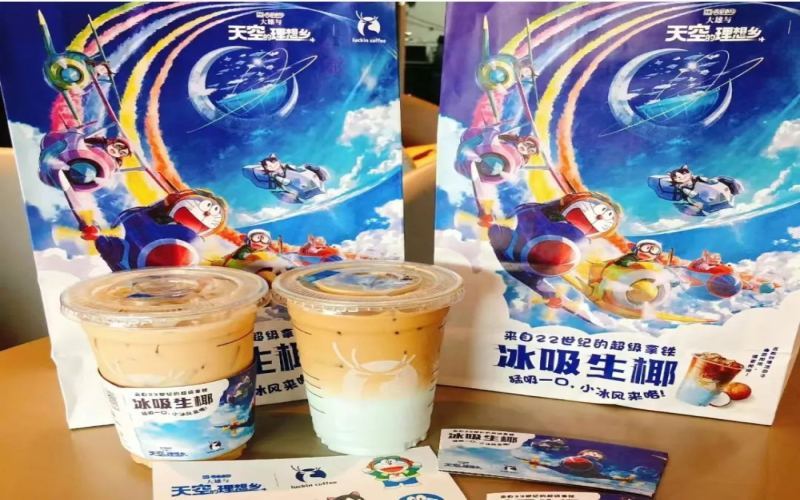 Luckin X Doraemon Ice-Sucking Coconut Latte Review: How Cooling Elements Rewrite the Coffee Experience?