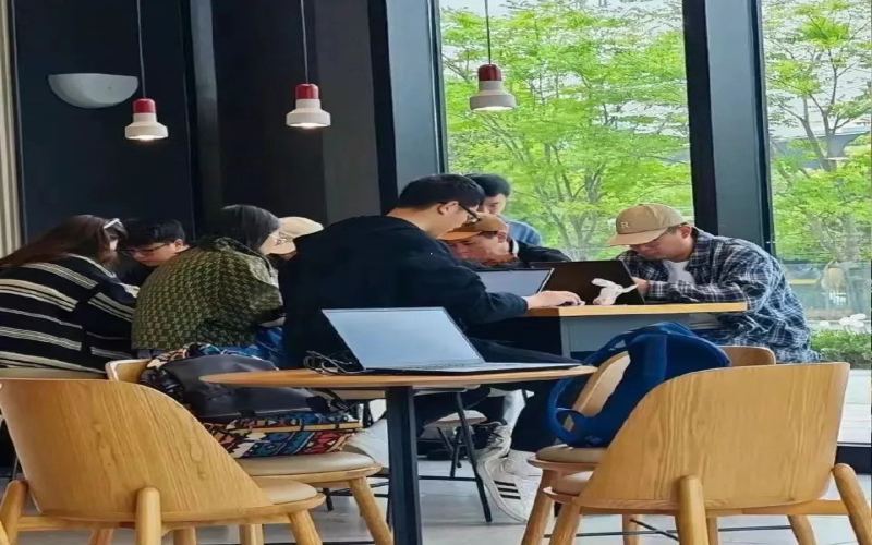 Starbucks' seating management revolution: Kicking out non-paying customers in the 'third place'? A breakdown of café etiquette