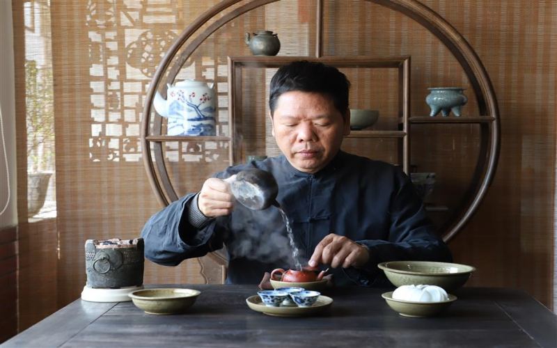 Comparison of Gongfu Tea Brewing in Chaoshan, Fujian, and Taiwan: Analysis of Differences in the Use of Fair Cups and Aroma Cups