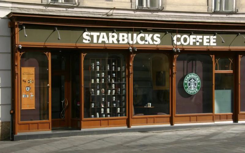 Analysis of Starbucks' Restructuring Strategy: How Howard Schultz’s Two Returns Turned Around the Crisis?