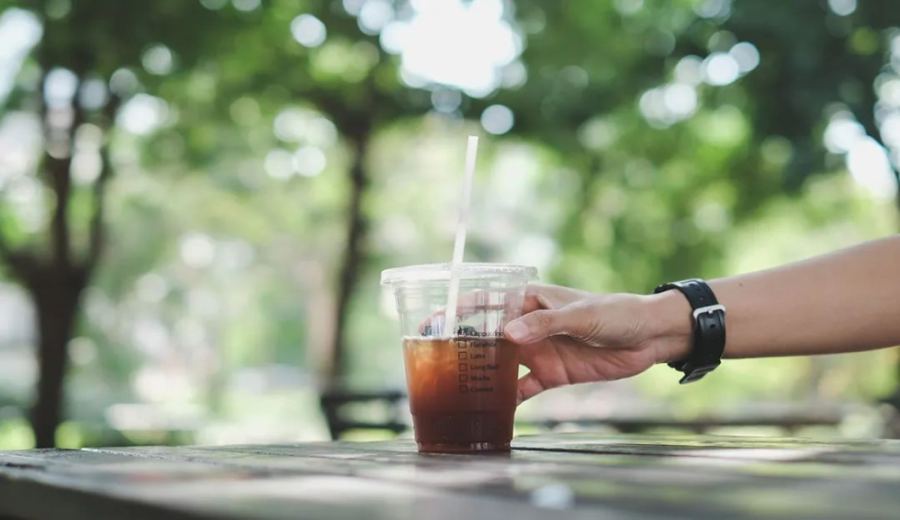 Why has iced Americano coffee become so popular? An analysis of its dual appeal in health benefits and social settings