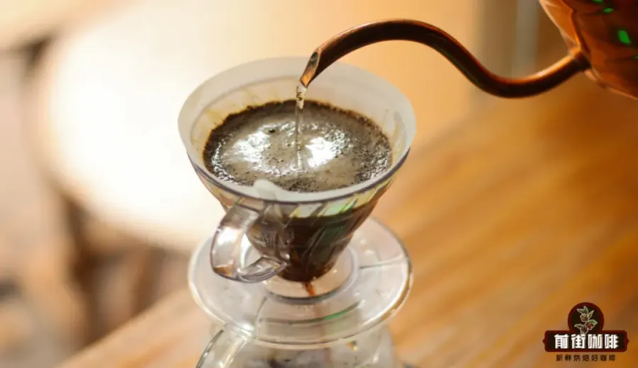 How to Choose the Right Coffee Grounds Amount for Pour Over? A Complete Guide to Differences Between Dripper 01 and 02 & Techniques for Brewing with Large Coffee Grounds