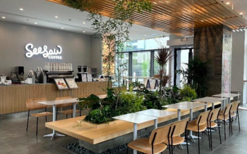 Seesaw celebrates its 12th anniversary and opens for franchising—how can specialty coffee expand against the trend through franchising?