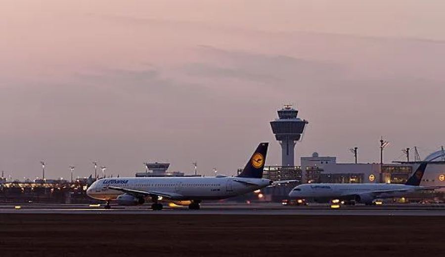 Huangshan Tunxi Old Control Tower Café: A New Aviation Landmark for Up-Close Plane Takeoffs and Landings