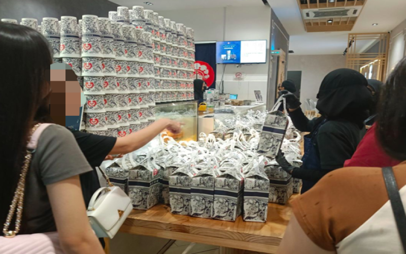 YZY Tea Malaysia’s 7th Anniversary Cup-Tearing Campaign Overwhelmed by Orders: Analysis on System Errors and Delays in Pickup