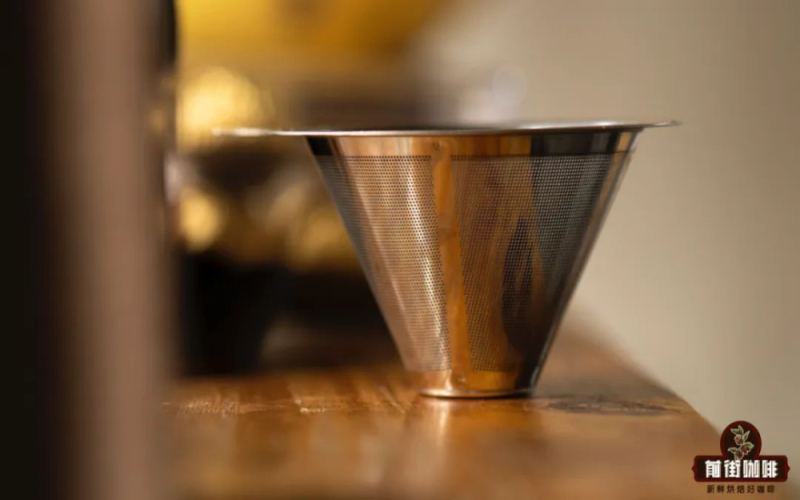 Pour Over Coffee Filter Guide: Metal vs. Paper – A Comprehensive Comparison of Flavor and Practicality