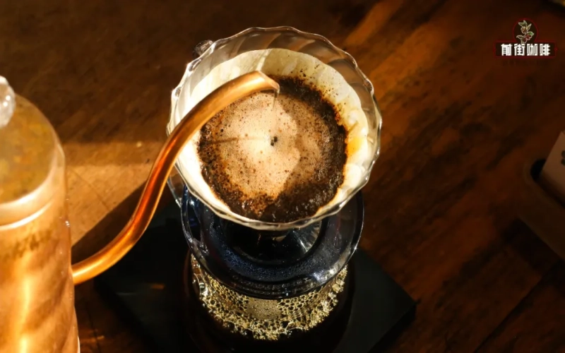 A Complete Guide to Pour Over Coffee Techniques: How Water Flow, Height, and Pouring Path Affect Flavor