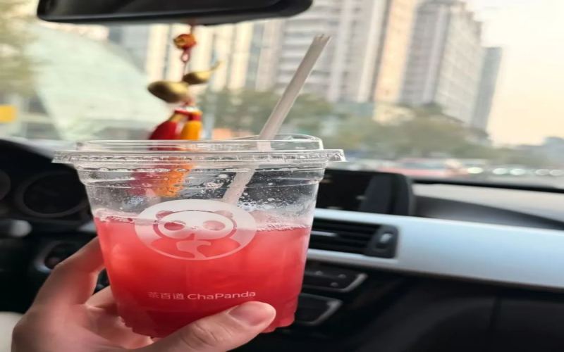 TeaBase’s Divine Strawberry Drink: DIY Juicing Revealed as Inefficient and Raises Hygiene Concerns