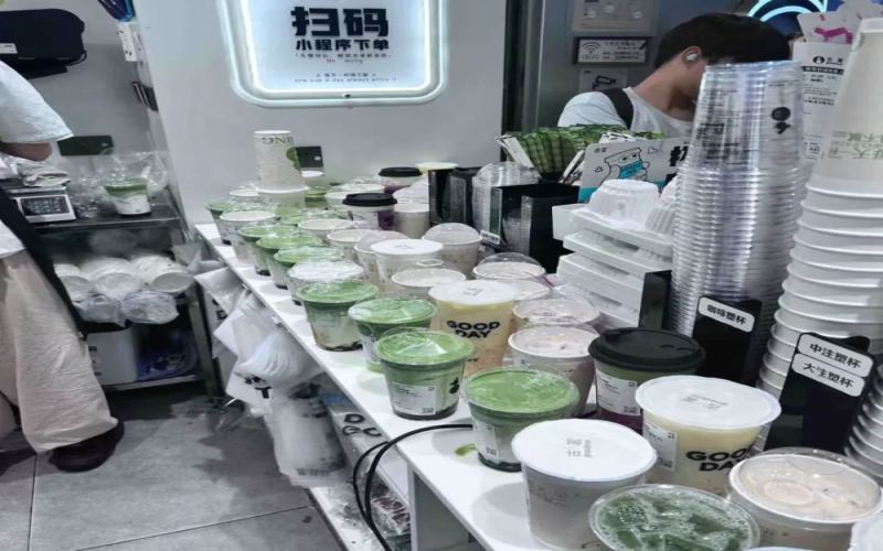 Guming’s “buy one get one free” promotion leads to overwhelming orders and logistical collapse—staff’s 15-hour fruit-peeling frontline experience and analysis of store capacity limits