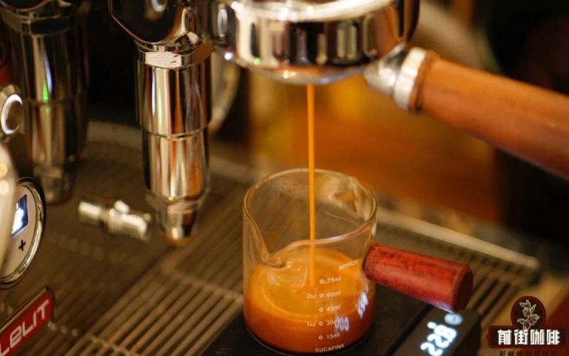 咖啡油脂crema｜意式濃縮咖啡的油脂的成分是什麼？萃取espresso時沒有油脂或油脂結塊怎麼辦？