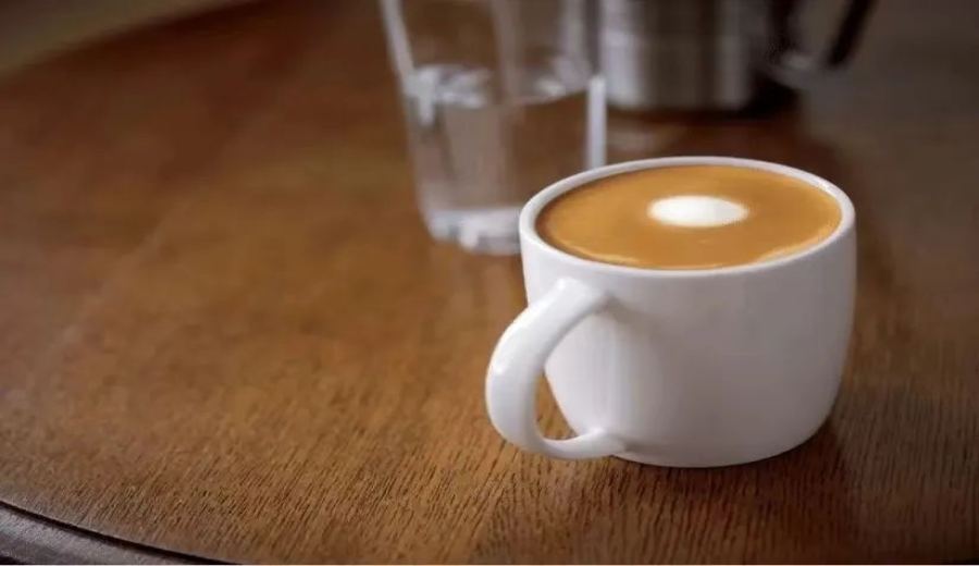 What’s the difference between Flat White and Cappuccino? The origin, preparation method of Flat White, and is it suitable as an iced drink?
