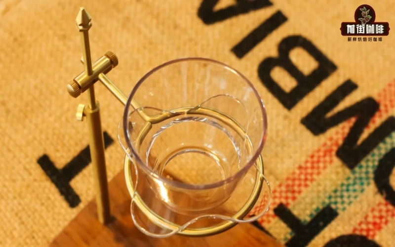 Flat-Bottom Dripper vs V60 Pour Over Guide | Practical Brewing Parameters for Large-Bottom-Hole Drippers