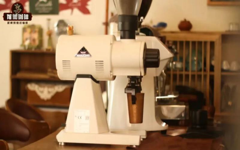 Why Wash Your Grinder Before Pour Over? Unraveling the Hidden Impact of Residual Coffee Grounds and Oils on Flavor